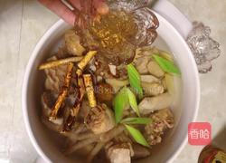 五指毛桃山药蜜枣煲鸡汤的做法图解5