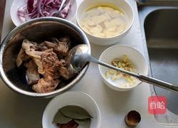 土豆炖鸡块的做法图解1