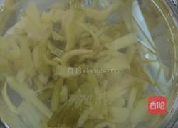 咸菜炒瘦肉的做法图解1