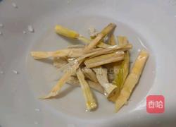 肉丝莼菜汤的做法图解2