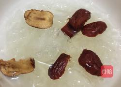 牛奶红枣燕窝的做法图解1