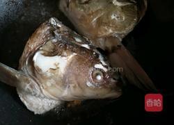 酸菜鱼头的做法图解3
