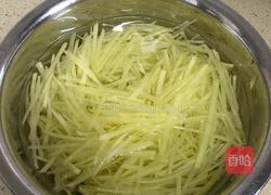 芹菜叶炒土豆丝的做法图解1