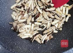 腊肠香菇土豆焖饭的做法图解4