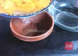 Illustration of how to make banana steamed buns 1