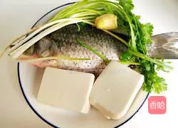鲫鱼豆腐汤的做法图解3