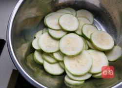 香煎椒盐角瓜饼的做法图解2