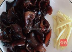 木耳炖鸡的做法图解2