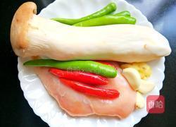 杏鲍菇炒鸡丁的做法图解3