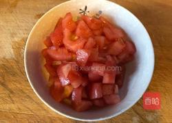 西红柿虾仁豆腐汤的做法图解2