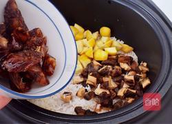 板栗香菇腊肠焖饭的做法图解6