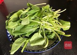 木耳虾皮汤的做法图解1