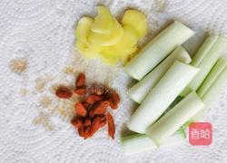 香菇炖鸡汤(月子汤)的做法图解1