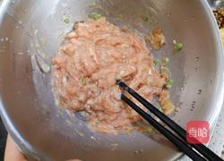 猪肉莲藕胡萝卜饺子的做法图解2