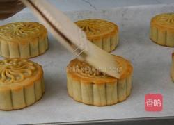 经典广式蛋黄莲蓉月饼的做法图解10