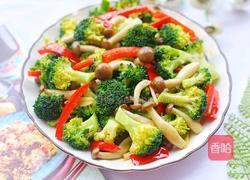 西兰花炒菌菇的做法图解13