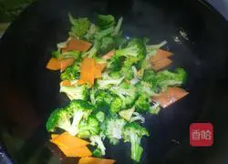 Illustration of how to stir-fry broccoli 6