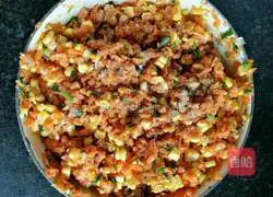 Illustration of how to make delicious and nutritious corn, carrot and meat dumplings without chicken essence, MSG, oyster sauce and cornstarch 3