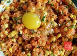 Illustration of how to make delicious and nutritious corn, carrot and meat dumplings without chicken essence, MSG, oyster sauce and cornstarch 4