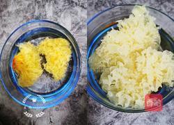 红枣莲子百合银耳汤的做法图解2