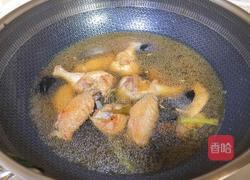 木耳焖鸡翅的做法图解10