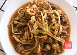 海鲜菇焖鸡的做法图解11