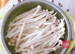 海鲜菇焖鸡的做法图解5