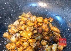 海鲜菇焖鸡的做法图解6