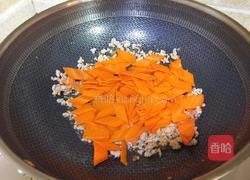 蒜薹肉末炒胡萝卜的做法图解6