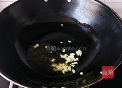 黄瓜胡萝卜炒蟹味菇的做法图解3