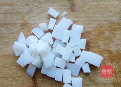 豆瓣酱炒凉粉的做法图解1