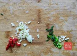 豆瓣酱炒凉粉的做法图解2