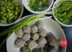 肉圆烩什鸡的做法图解1