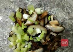 香菇鸡丝粥的做法图解2