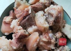 剁椒猪蹄的做法图解1