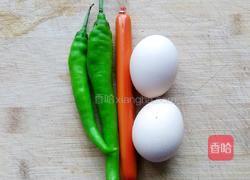 青椒火腿炒鸡蛋的做法图解1