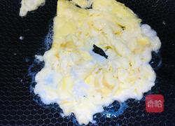 腊肠平菇炒蛋的做法图解2