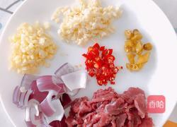 黄牛肉炒洋葱块的做法图解2