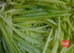 麻酱西葫芦丝的做法图解3