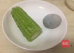 松花苦瓜汤的做法图解1