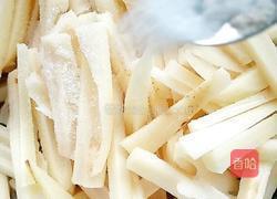 干煸藕条的做法图解3