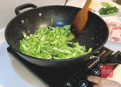 Illustration of how to make fried pork with chili pepper 7