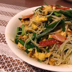 花红柳绿～韭菜豆芽炒鸡蛋的做法[图]