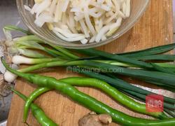 酸笋炒瘦肉的做法图解2