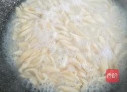 虾皮剪刀面的做法图解4
