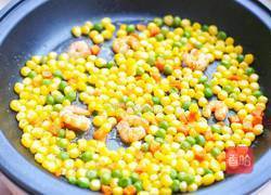 椰香虾仁炒饭的做法图解4