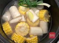 玉米山药炖老鸡的做法图解3