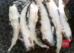 Illustration of how to make fried saury 2
