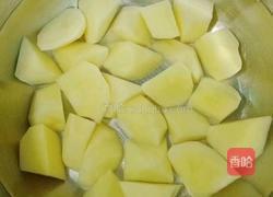 香辣土豆虾的做法图解1