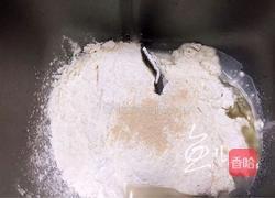 菠蘿蝦仁披薩的做法圖解2